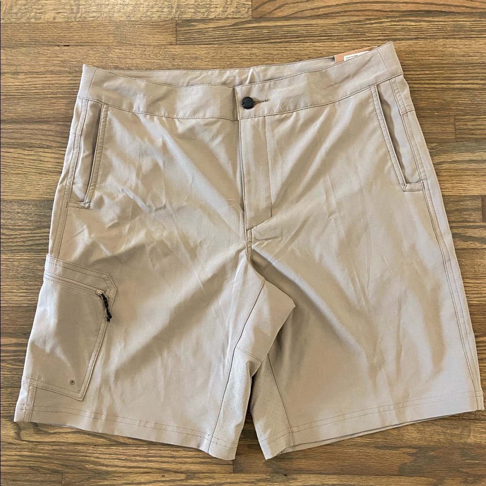 Magellan Overcast Hybrid Short